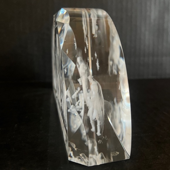 Reserved!! Christmas Nativity Scene 3D Laser Etched Faceted Crystal Glass - Picture 3 of 4